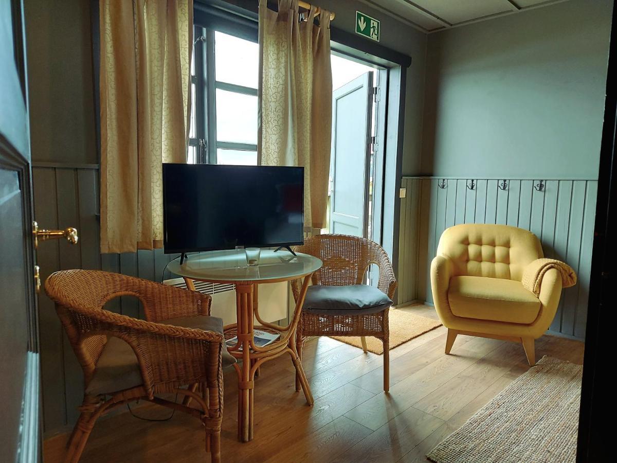 Riverfront Lodge Хелла Экстерьер фото