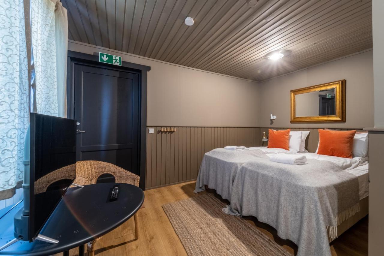 Riverfront Lodge Хелла Экстерьер фото